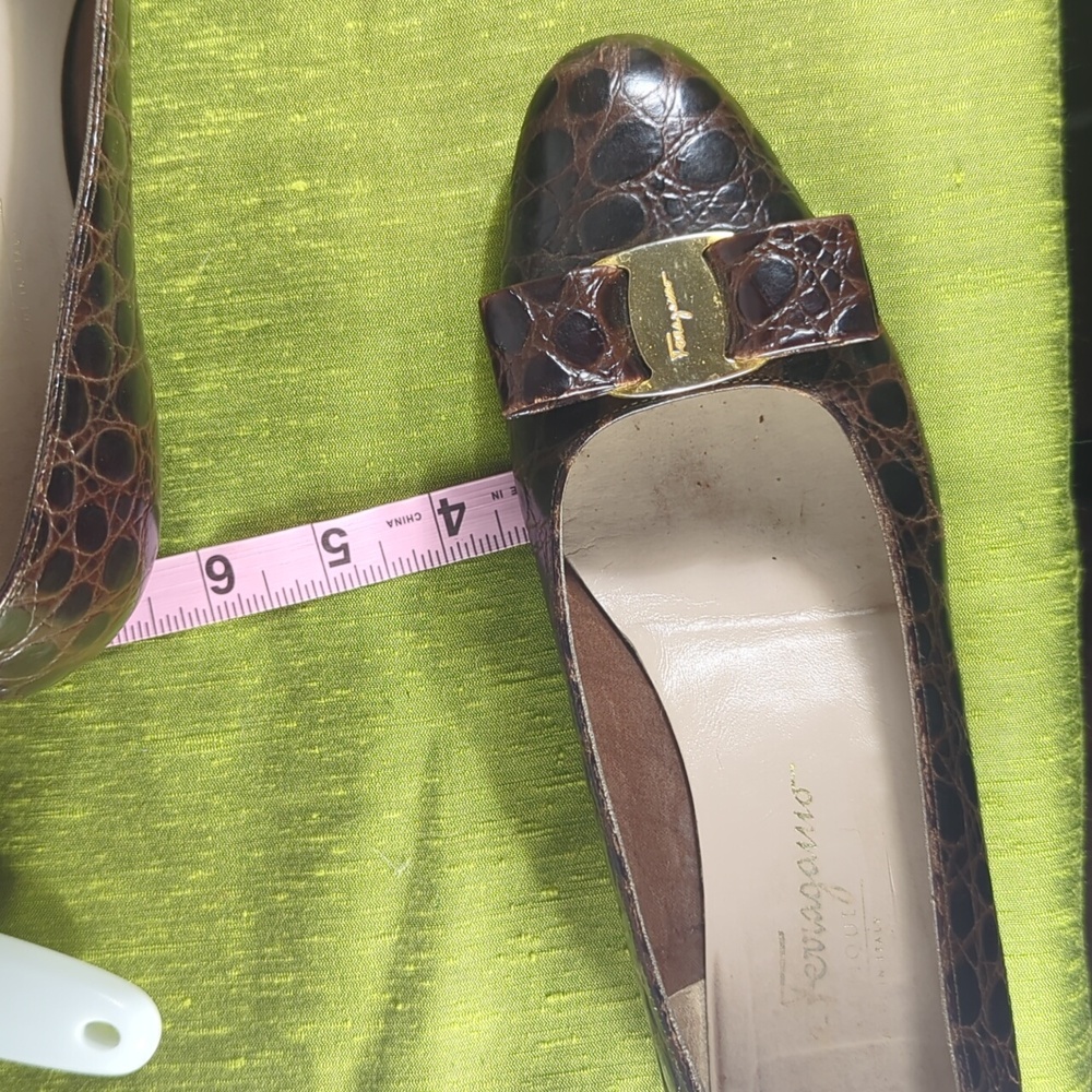 Salvatore Ferragamo Boutique Vintage Croc Brown Leather Pumps - Picture 9 of 10